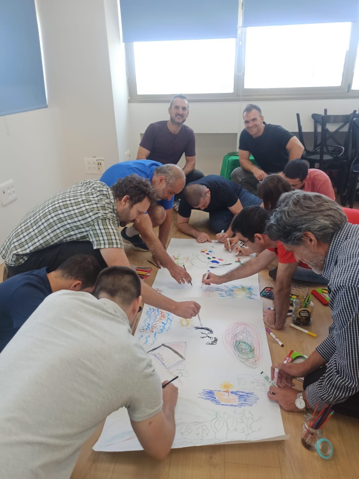 קבוצה פעילה ומחוברת בסדנה של שלומי סינגר